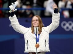 Corinne Stoddard ganha bronze olímpico em pista curta, primeira mulher dos EUA a ganhar medalha em 2010