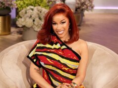 Cardi B cai em um alçapão no palco de um show em Seattle durante uma apresentação