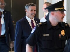 Dissidentes iranianos instados pela CIA a entrar em contato enquanto as negociações nucleares continuam