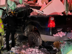 ‘Casa abalada’: família Tigard desalojada após caminhão aéreo abrir buraco na casa