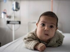 Bebê com tumor vascular raro é tratado no útero na França