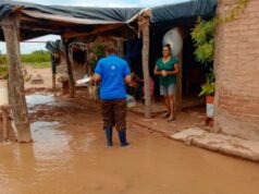 Ajudam famílias afetadas pelo transbordamento do Rio Salado