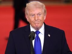 Trump pronto para usar ‘força letal’ contra o Irã se a diplomacia falhar: Leavitt