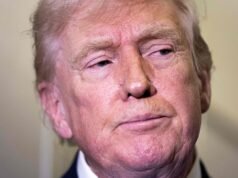 Trump alerta Londres para não entregar base militar importante no Oceano Índico