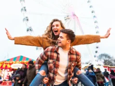 Casais que desfrutam de bons momentos juntos têm relacionamentos mais fortes e duradouros