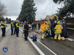 2 feridos em acidente de 2 carros após serem resgatados de um SUV capotado em Tigard