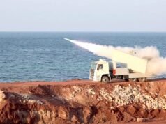 Irã lança míssil no Estreito de Ormuz durante exercícios militares navais