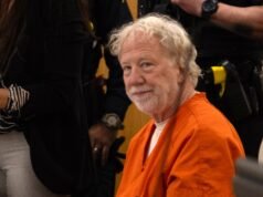 Timothy Busfield é indiciado por acusações de agressão sexual infantil por um grande júri do Novo México