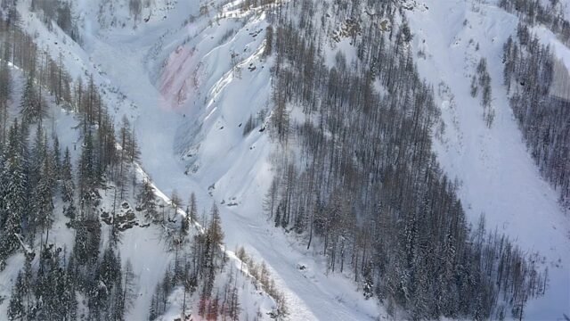mont-blanc-avalanche-two-skiers-killed-italian-alps-001.jpg