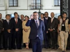 O presidente interino do Peru, José Jeri, foi demitido por causa de reuniões secretas na China