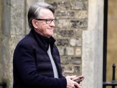 O ex-embaixador do Reino Unido nos EUA foi preso sob suspeita de má conduta em cargo público