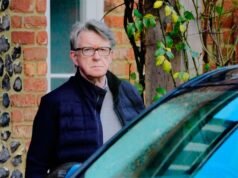O ex-embaixador Peter Mandelson foi preso após divulgar documentos relacionados a Jeffrey Epstein