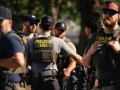 Dentro de um fórum de segurança interna onde agentes do ICE falam mal de outros agentes