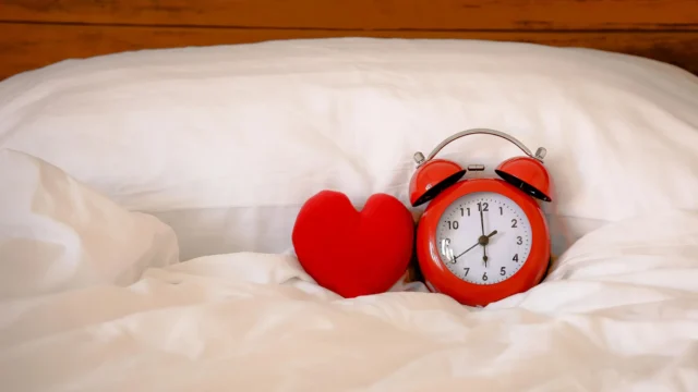 red-heart-alarm-clock-bed.webp.webp