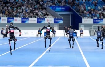 O robô Bolt atinge um recorde de velocidade de 35 km/h, o robô humanóide mais rápido já feito