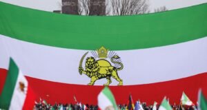 200.000 pessoas protestam contra o governo do Irã enquanto líderes mundiais se reúnem nas proximidades World News