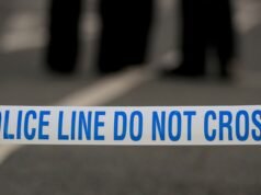 Um homem morre após ser retirado de um riacho inundado em Derbyshire após uma perseguição policial UK News