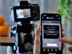 O novo dongle da Tamron permite controlar a lente sem fio a partir do seu telefone.