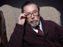 Tim Curry considera a falta do papel de vilão icônico um de seus “grandes arrependimentos”