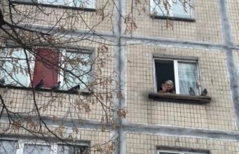 Idosos na Rússia lutam contra ataques aéreos: NPR