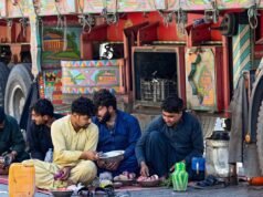 Fechamento da fronteira Paquistão-Afeganistão para impedir o comércio através de uma rota importante: NPR