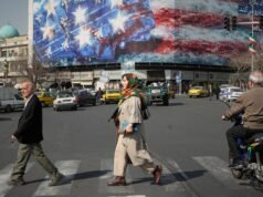 Estudantes universitários realizam novos protestos no Irã em torno de monumentos aos mortos: NPR