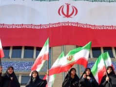 Enquanto os iranianos se preparam para o ataque dos EUA, alguns têm esperança de uma mudança de regime