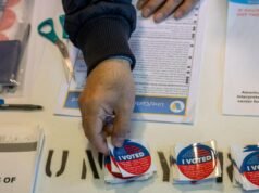 A confiança dos eleitores nas eleições dos EUA despenca em meio às críticas de Trump, ao redistritamento e aos temores do ICE