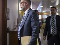 Califórnia processa administração Trump em bilhões de dólares pelo cancelamento do fundo de energia limpa