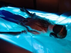 O que realmente acontece durante uma sessão de “tanque flutuante seco”? Tentamos duas áreas