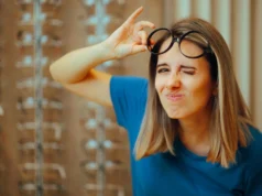 O aumento da miopia pode ser causado pela pouca luz interna, não apenas pelas telas