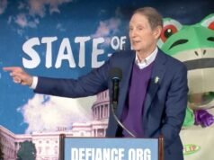 O senador democrata dá crédito aos manifestantes da Kappa por derrotar os planos da Guarda Nacional de Trump em Portland