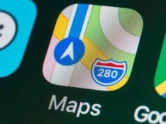 Você verá anúncios no Apple Maps, mas a Apple diz que não rastreará sua localização.