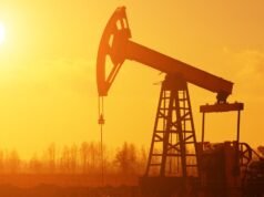 Petróleo cai devido a esperanças de cessar-fogo no Médio Oriente, é necessária cautela