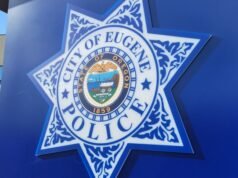 Um homem do Oregon estrangulou um passageiro depois de entrar em um carro dirigido por um motorista bêbado, disse a polícia