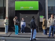 Os trabalhadores são instados a repensar os planos para aumentar o salário mínimo à medida que o desemprego juvenil aumenta