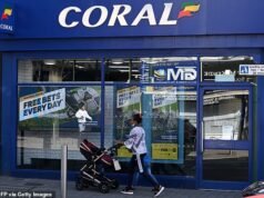 As perdas do proprietário da Ladbroke, Entain, aumentam ainda mais depois de sofrer um impacto de £ 488 milhões com aumentos de impostos sobre jogos de azar