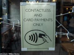 Apesar de milhões de britânicos ainda usarem dinheiro físico, um em cada sete varejistas de rua ficou sem dinheiro no ano passado