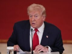 Donald Trump protesta contra o pagamento de atletas universitários na mesa redonda da Casa Branca… enquanto Tiger Woods falta ao evento