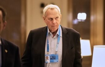 O coproprietário do New York Giants, Steve Tisch, citado nos arquivos de Epstein, está fazendo grandes movimentos no futuro do time