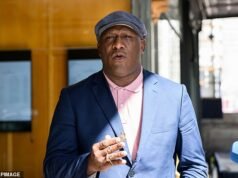 Assista à terrível declaração de seis palavras que a lenda do futebol Wendell Sailor usou antes que NOVE policiais o prendessem após um acidente em um pub – enquanto ele tentava fazer com que as acusações fossem rejeitadas