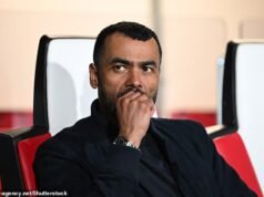 Por dentro do desempenho de Ashley Cole na Série B: os céticos italianos dizem que é semelhante a uma ‘pouso de OVNI’, mas é por isso que fontes insistem que ele terá sucesso, a maneira incomum como ele aprimorou suas habilidades de treinador, por que os jogadores se relacionam com ele e o simples truque de passe que ele ensinou a Levi Colwill