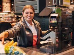 Chefe da Asda diz que salário mínimo será aumentado para dar empregos aos jovens