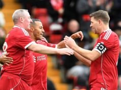 Lendas do Liverpool x lendas do Borussia Dortmund AO VIVO: Últimos resultados e atualizações enquanto os Reds perdem a vantagem de dois gols em Anfield com Jurgen Klopp retornando ao time, além de Steven Gerrard e Peter Crouch em ação