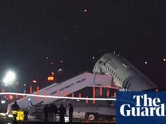 Áudio da torre de controle captura momentos antes da queda do avião LaGuardia – áudio | Nova Iorque