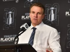 Jim Hiller, técnico de bombeiros do Los Angeles Kings; promover DJ Smith