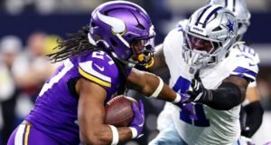 Fonte: O pass rusher dos Cowboys, Donovan Ezeiruaku, faz uma cirurgia no quadril
