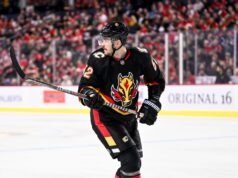Mammoth reforça blueline, adquire MacKenzie Weegar do Flames