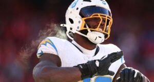 Comandante contrata Odafe Oweh por quatro anos, US$ 100 milhões, dizem agentes