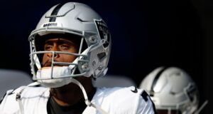 Fontes: Jets obtêm seu QB, trocam com Raiders por Geno Smith